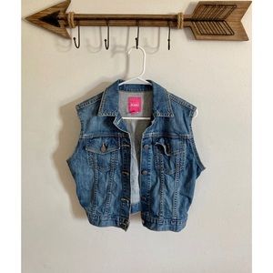 The Limited cropped sleeveless jean jacket